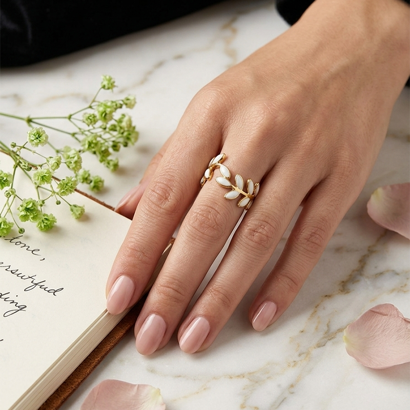Elegant Leaf Ring